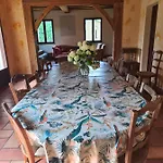Grand Avec Tennis Et Piscine Casa vacanze *