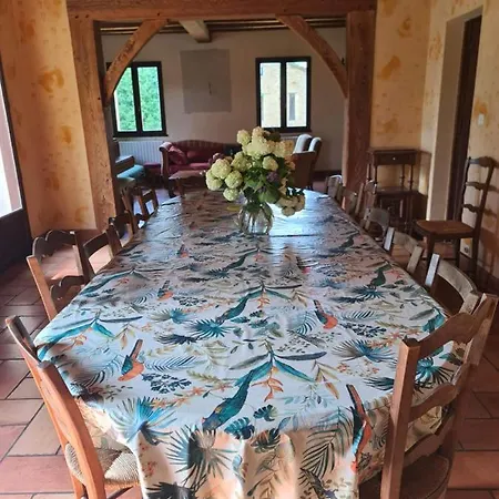 Grand Avec Tennis Et Piscine Holiday home *